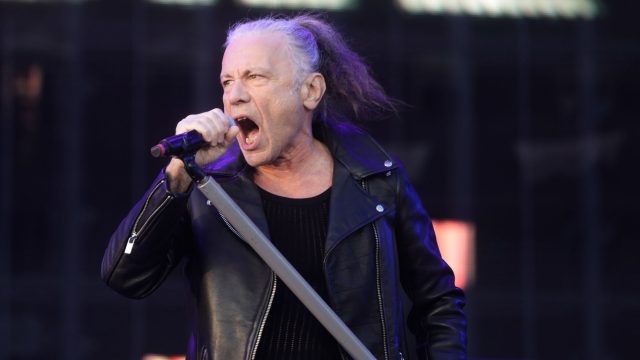 Iron Maiden Reacts to Power Outage Disrupting Paris Concert Plans | kupu hitam masuk rumah malam har
